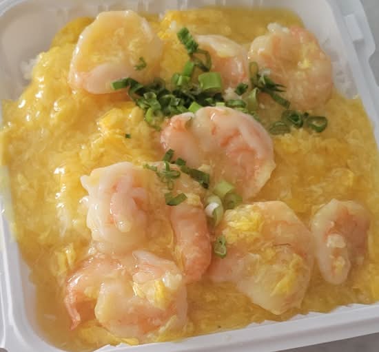 118. Prawns and Scrambled Eggs on Steamed Rice 滑蛋蝦球飯